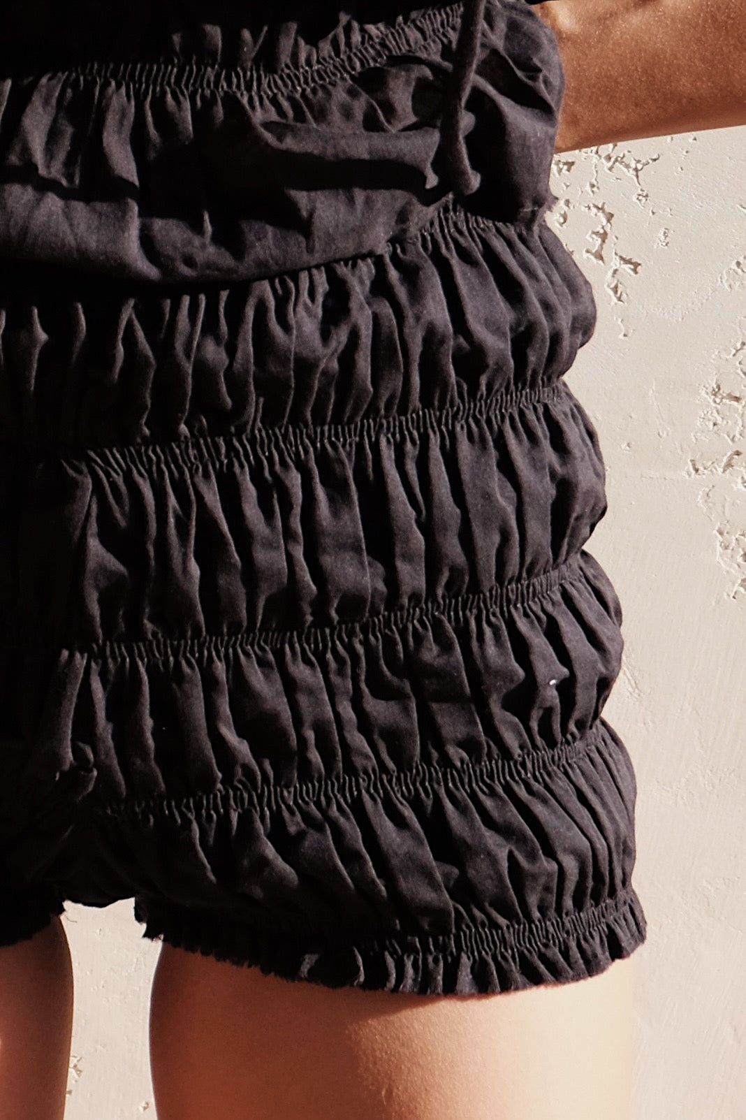 Cloud Bloomers in Hitam