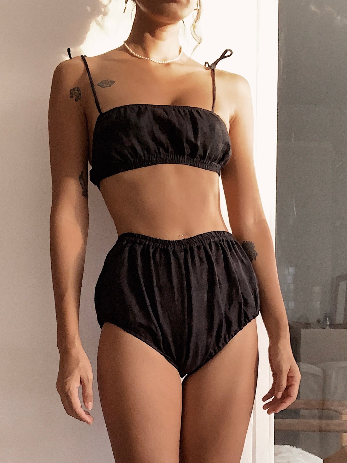 Mona Set in Black