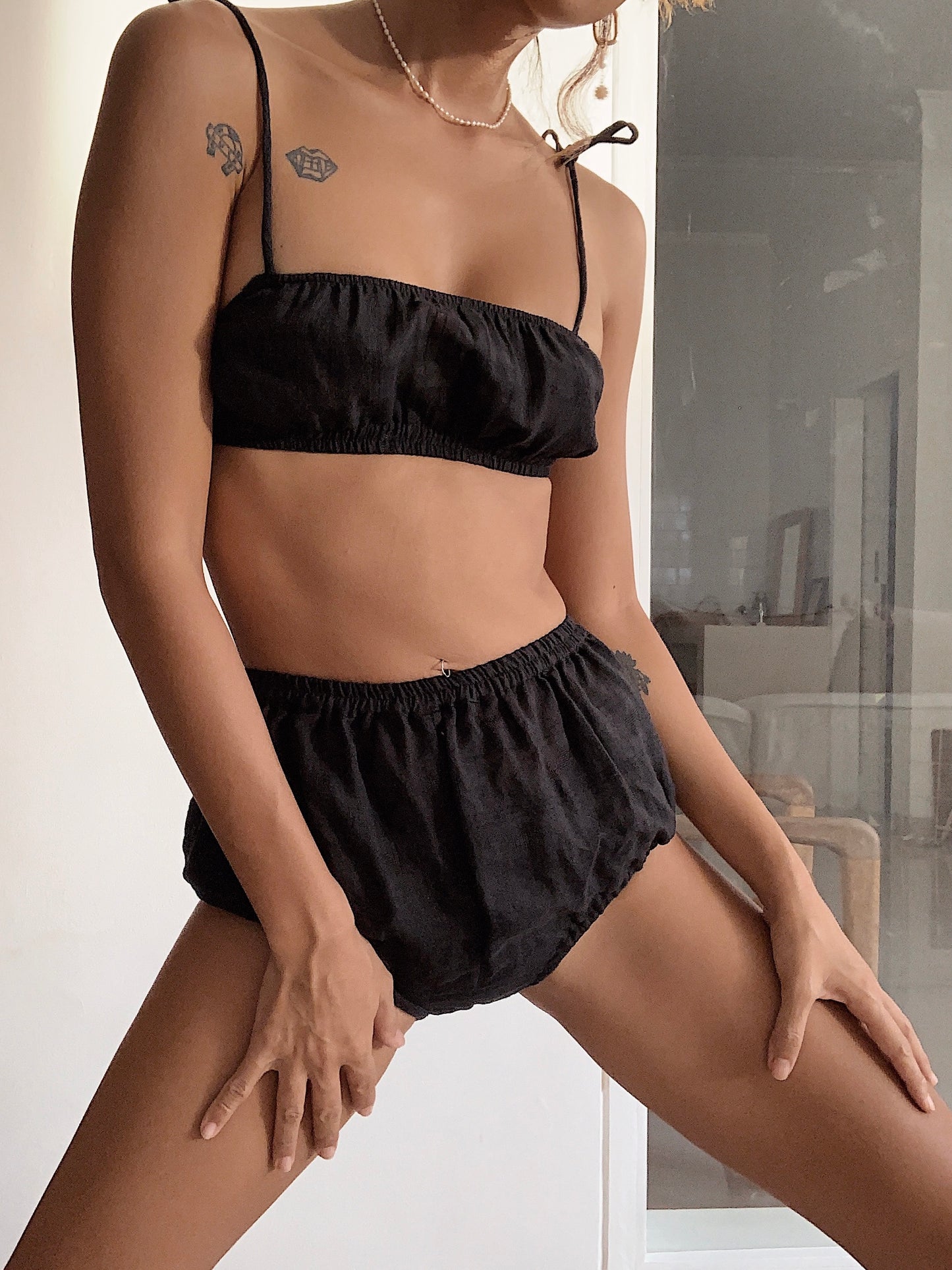 Mona Set in Black