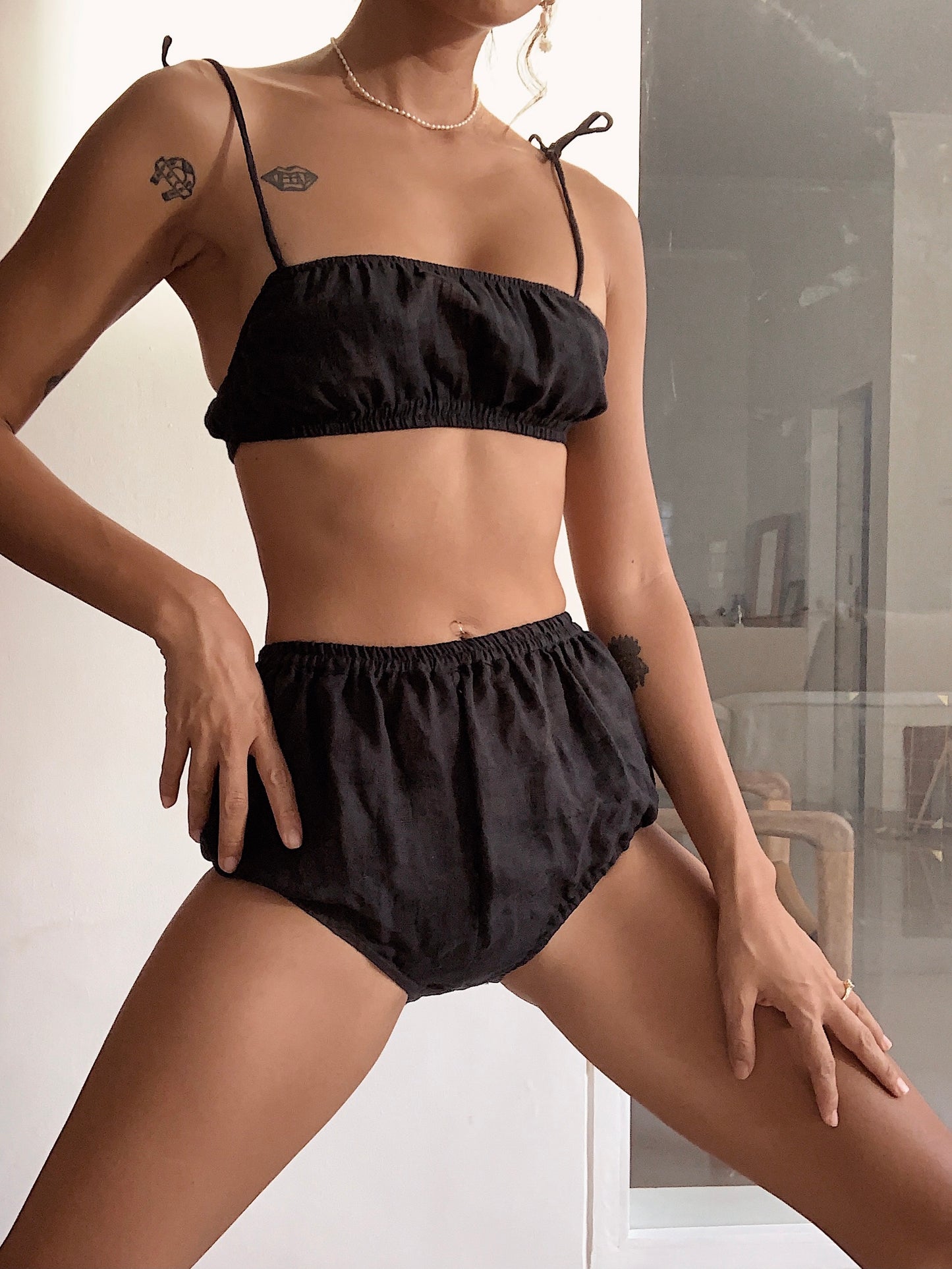 Mona Set in Black