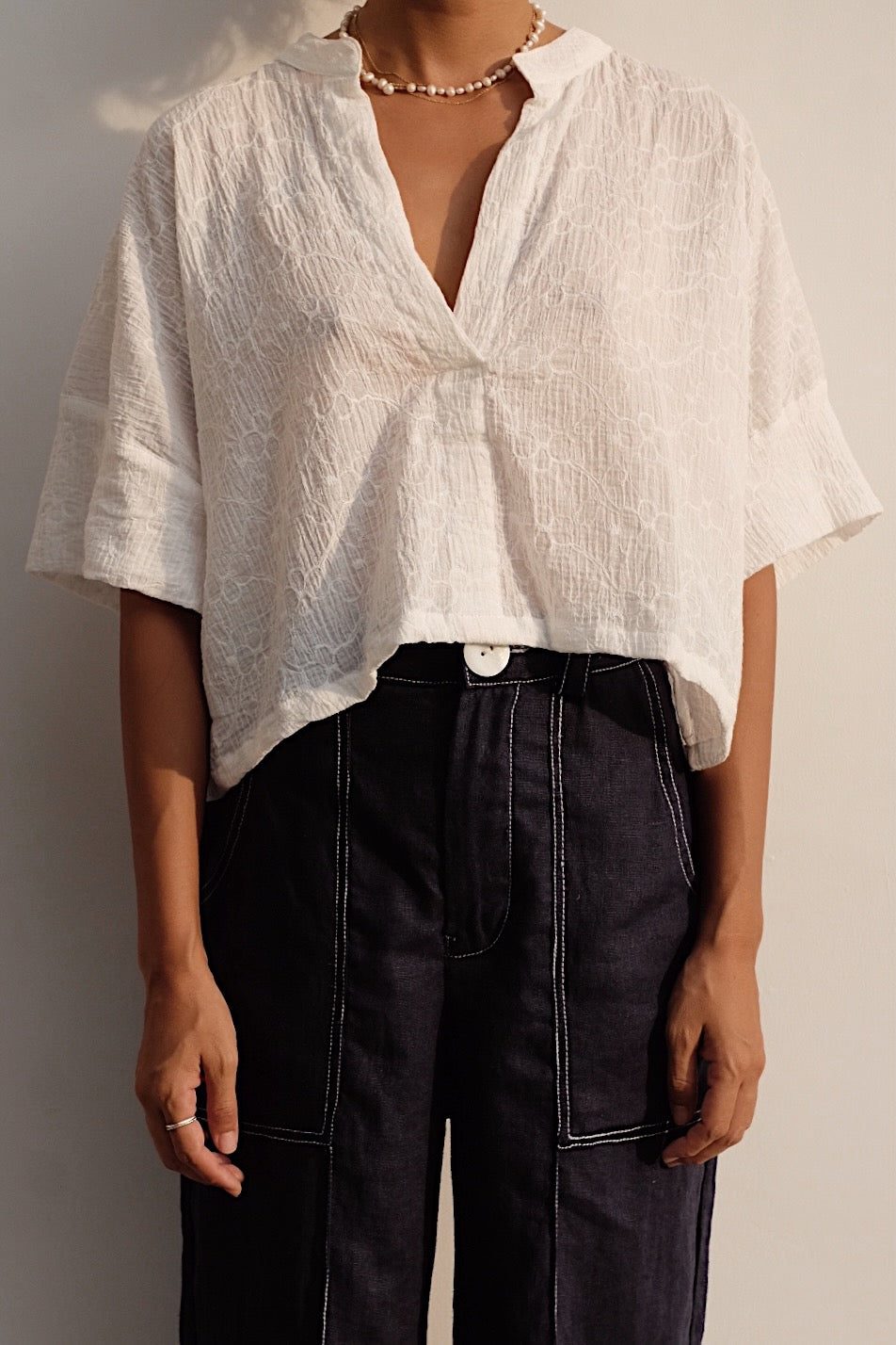 flower embroidery cropped blouse with open neck