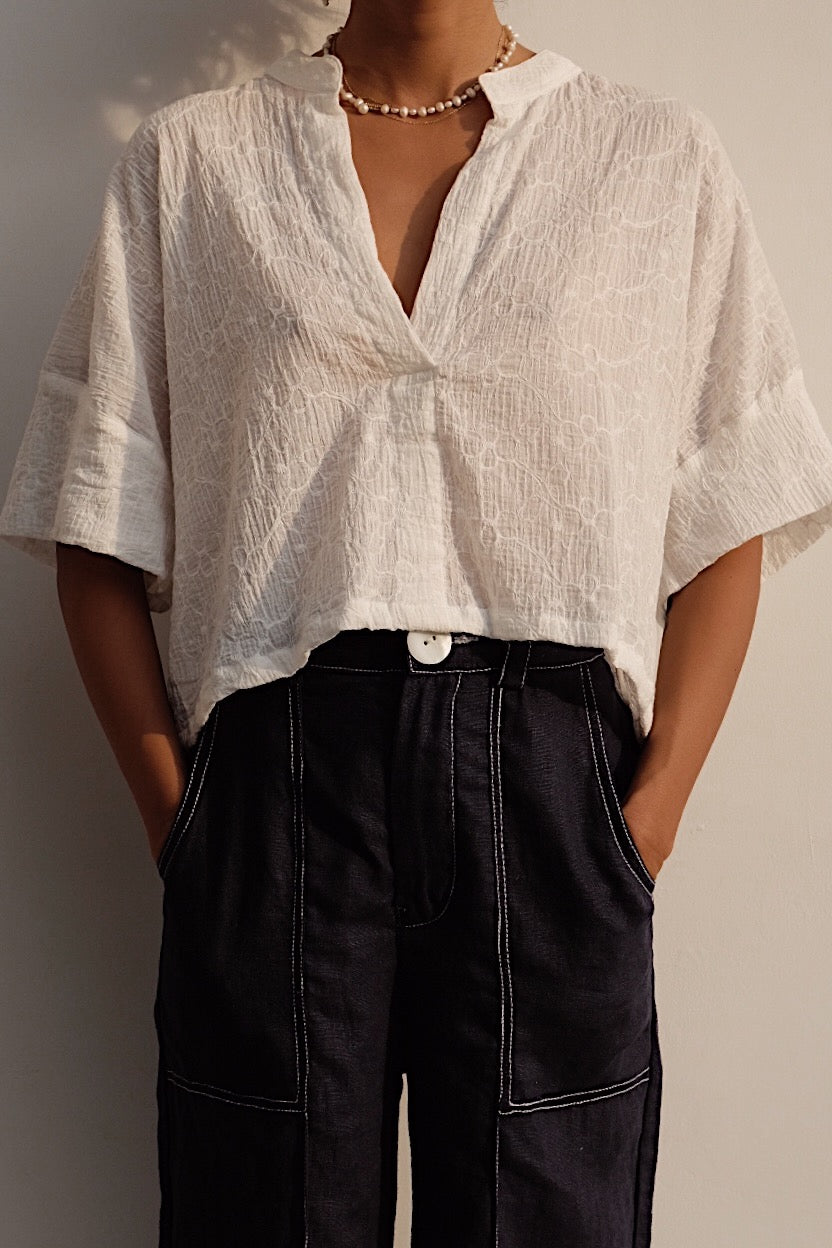 flower embroidery cropped blouse with open neck