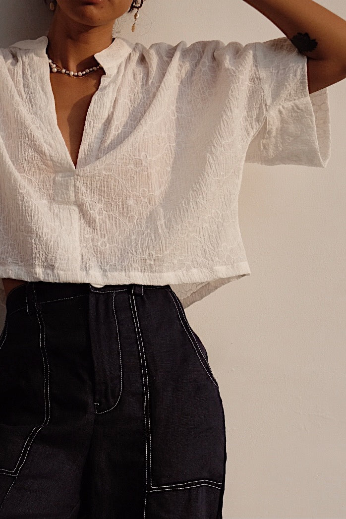 flower embroidery cropped blouse with open neck