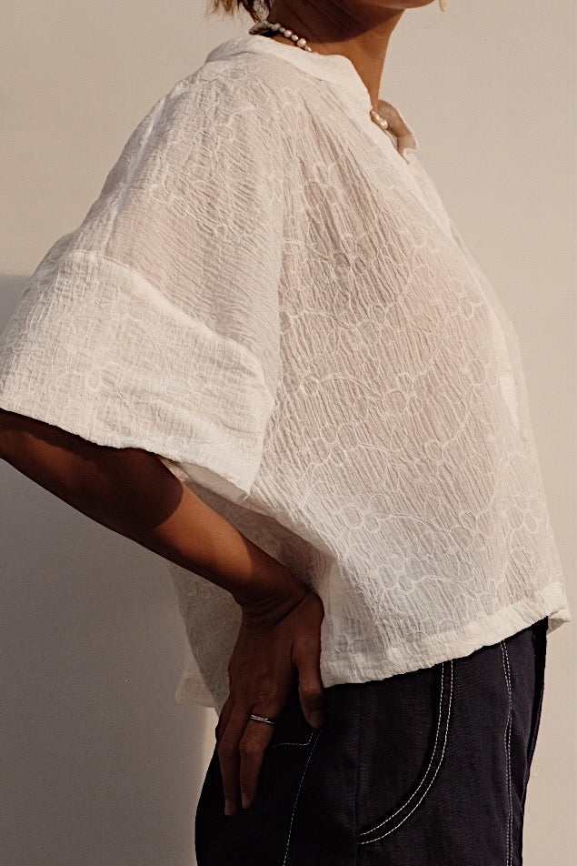 flower embroidery cropped blouse with open neck