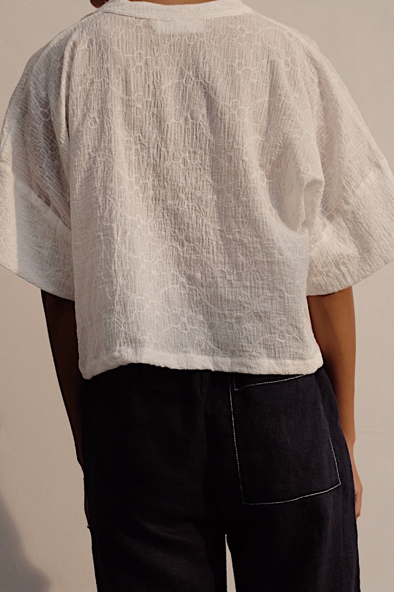 flower embroidery cropped blouse with open neck