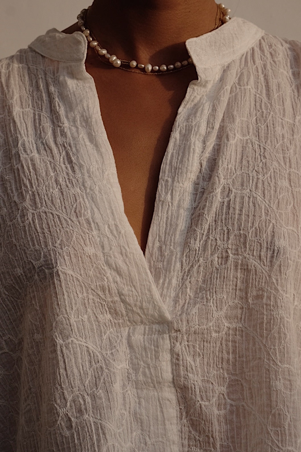 flower embroidery cropped blouse with open neck