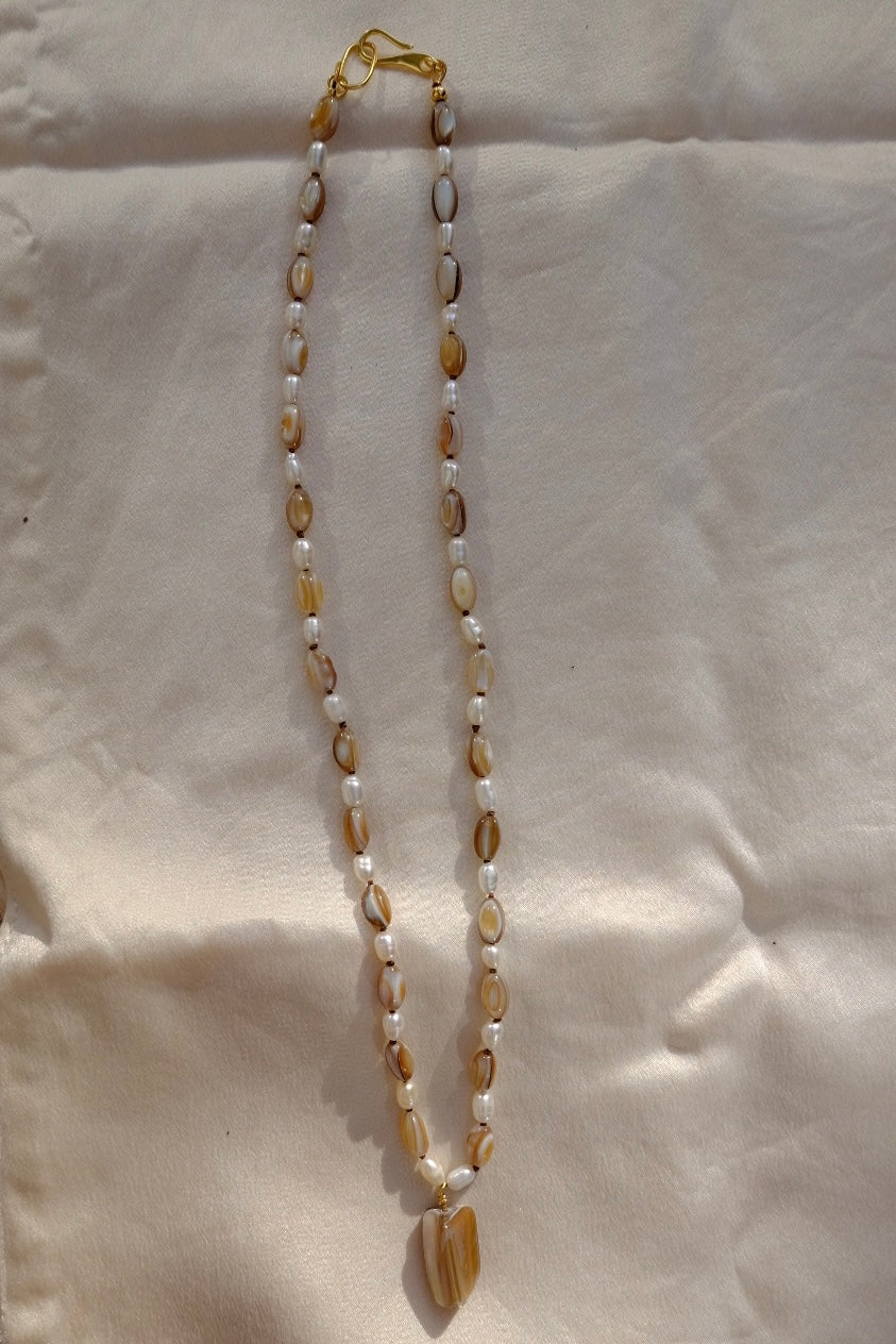 pearl necklace with shells